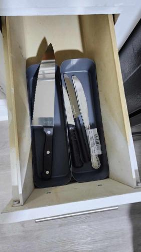 Cozy Studio with King Bed at Central Louisville in แคมป์ เทย์เลอร์