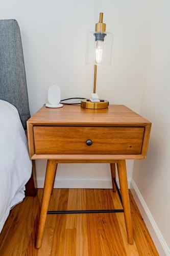 Birdhouse Bham - 86 inch TV - Sonos Spkrs - Massage Chairs - Desk - Retro Arcade in Birmingham, USA