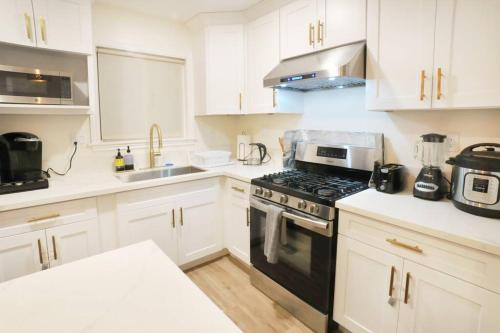 Spacious 3BR Modern Home in LA Perfect for Family