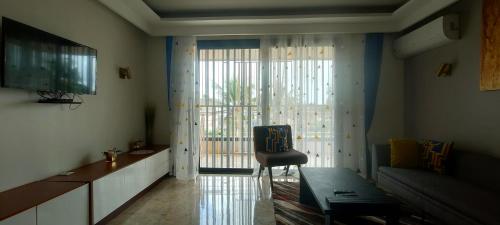 Chic and modern apart with parking and rooftop