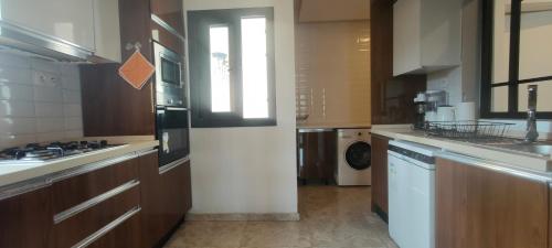 Chic and modern apart with parking and rooftop