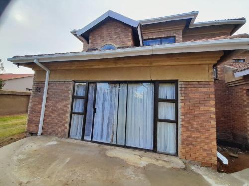 1 Bed Flat - Sleeps 2 - Parking - Wifi