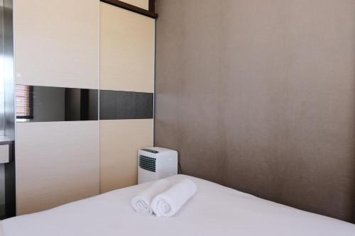 Spacious 3BR Combined Unit at Pinewood Apartment By Travelio Spacious 3BR Combined Unit at Pinewood Apartment By Travelio