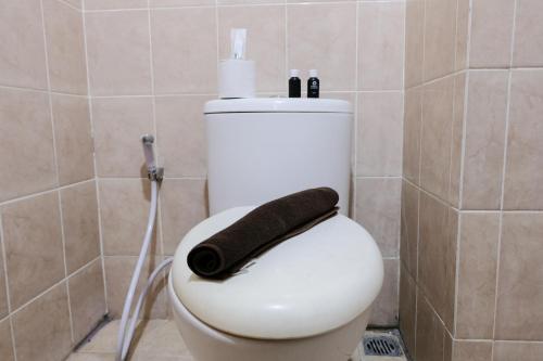 Spacious 3BR Combined Unit at Pinewood Apartment By Travelio Spacious 3BR Combined Unit at Pinewood Apartment By Travelio