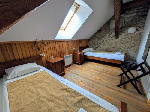 2 twin beds