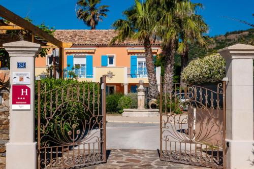 Hotel Les Flots Bleus - Le Lavandou Hotel Les Flots Bleus - Le Lavandou