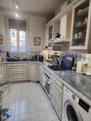 Kitchen, Appartement Haussmannien in Bois de Vincennes