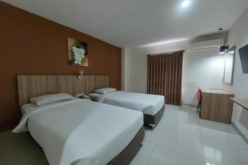 Large Twin Room image 1