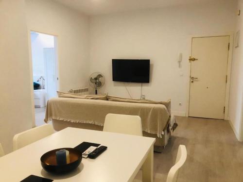 10' walk to Bernabeu max 8P, 3Bedr, 1sofa, 2bath, Madrid