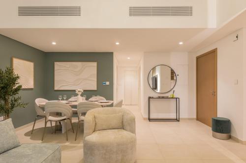 3BR and maids Burj Khalifa and Fountain View for 8 guests 3BR and maids Burj Khalifa and Fountain View for 8 guests