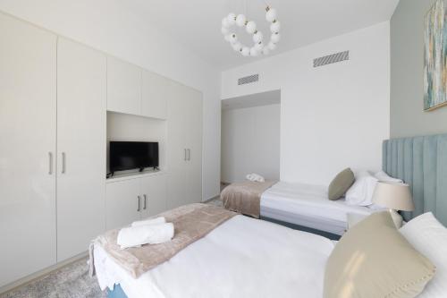 3BR and maids Burj Khalifa and Fountain View for 8 guests 3BR and maids Burj Khalifa and Fountain View for 8 guests