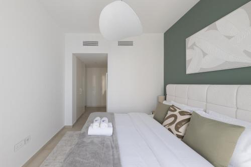 3BR and maids Burj Khalifa and Fountain View for 8 guests 3BR and maids Burj Khalifa and Fountain View for 8 guests