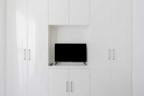 3BR and maids Burj Khalifa and Fountain View for 8 guests 3BR and maids Burj Khalifa and Fountain View for 8 guests