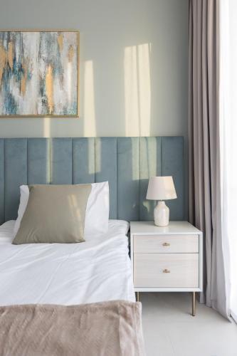 3BR and maids Burj Khalifa and Fountain View for 8 guests 3BR and maids Burj Khalifa and Fountain View for 8 guests