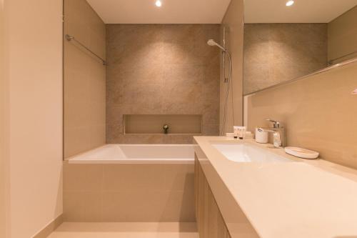 3BR and maids Burj Khalifa and Fountain View for 8 guests 3BR and maids Burj Khalifa and Fountain View for 8 guests