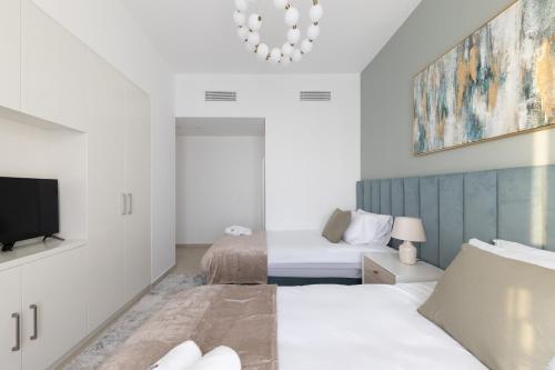 3BR and maids Burj Khalifa and Fountain View for 8 guests 3BR and maids Burj Khalifa and Fountain View for 8 guests