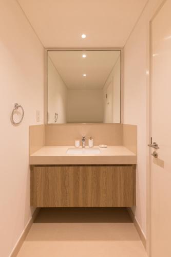 3BR and maids Burj Khalifa and Fountain View for 8 guests 3BR and maids Burj Khalifa and Fountain View for 8 guests