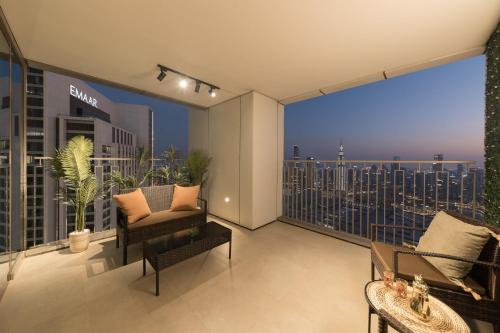 3BR and maids Burj Khalifa and Fountain View for 8 guests 3BR and maids Burj Khalifa and Fountain View for 8 guests