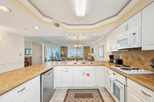2054 Shoreline Towers Beach Front spacious with open balcony near Shrimp Basket