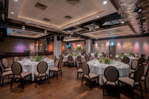 The Curtain - image 8