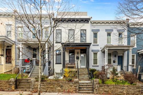 Central 2-BR City Sanctuary - Commuter-Friendly in Washington, USA
