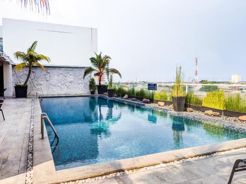 Cozy Stay 2BR at The Square Surabaya Apartment By Travelio – Surabaja, IL