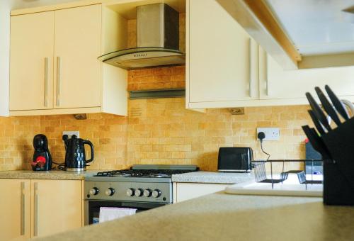 Létesítmények, Register House Family or Contractor 4bed with Garden Driveway in Orbiston