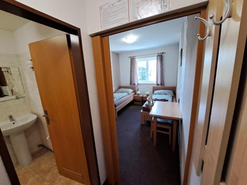Vzdělávací Středisko a Hotel - image 11