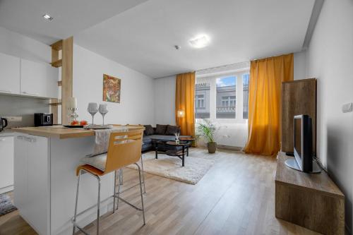 REVON Art-Deco Old Town Apartment, Братислава (фото 3)