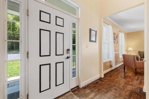 Entire 4-BR in Beloved DC Area Takoma Park in Takoma Park, USA