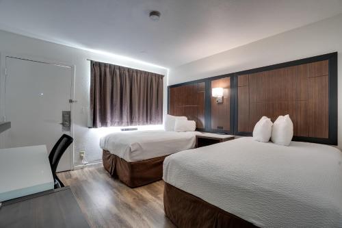 2 double beds