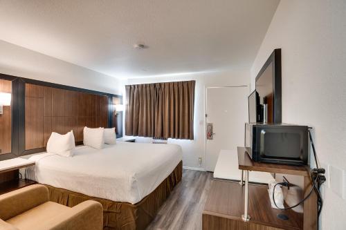 Econo Lodge Stockton near I-5 Fairgrounds Econo Lodge Stockton near I-5 Fairgrounds