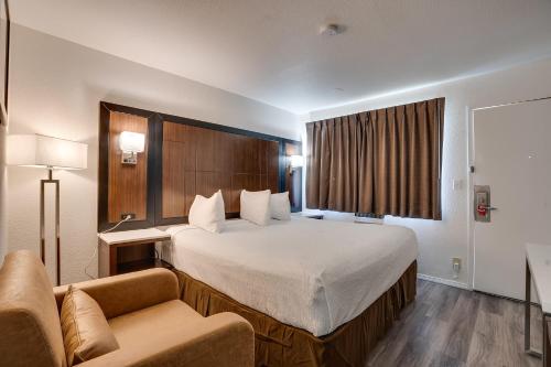 Econo Lodge Stockton near I-5 Fairgrounds Econo Lodge Stockton near I-5 Fairgrounds