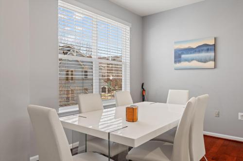 Convenience at a Great Value 4-BR DC Homestay in Washington, USA