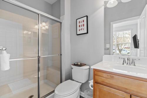 Convenience at a Great Value 4-BR DC Homestay in Washington, USA