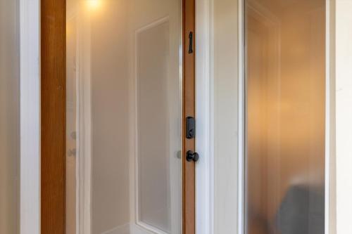 Sweet 2-BR Retreat By Capitol Hill in Washington, USA