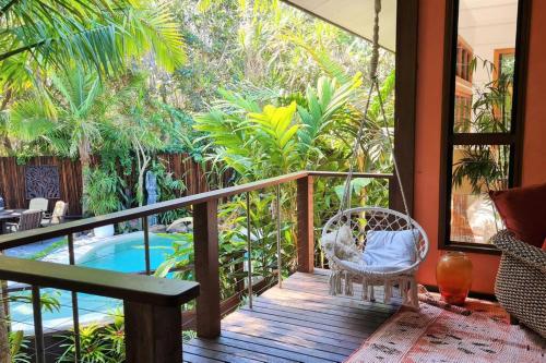 Erkély/terasz, Tropical 2 bedroom home with private pool in New Brighton