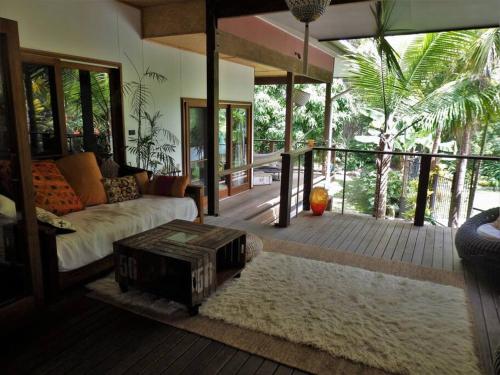Tropical 2 bedroom home with private pool in New Brighton