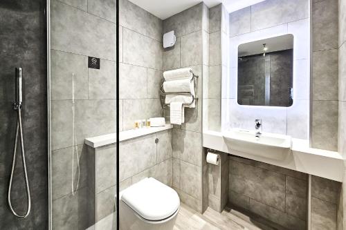 Clarion Cedar Court Bradford Hotel - image 9