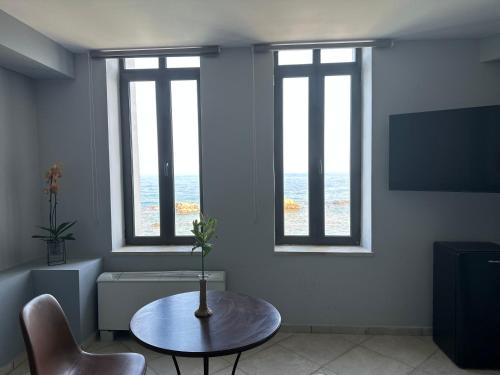 Endless blue suites 4