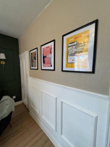 Rooms Near Me - Getway Lux Choice! 3BR Entire House, Lounge with Smart Tv, Dining Area, Private Gated Parking, Easy Access to M5 J2 & J3, Halesowen, Birmingham Rooms Near Me - Getway Lux Choice! 3BR Entire House, Lounge with Smart Tv, Dining Area, Private Gated Parking, Easy Access to M5 J2 & J3, Halesowen, Birmingham