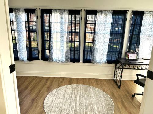 Downtown Retreat - Cozy First Floor in Columbus, USA