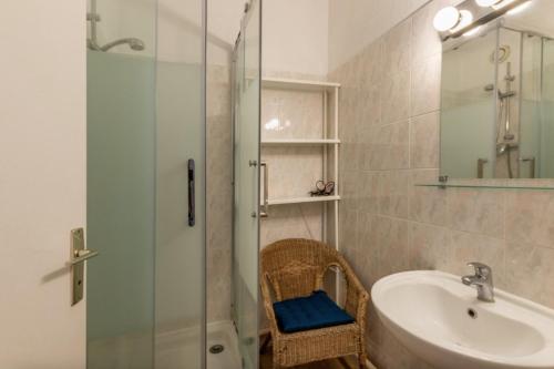 Superb apartment with terrace and private pool - image 3
