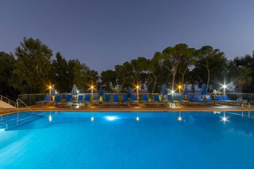 Park Beach Hotel - image 2
