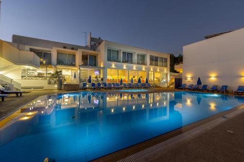 Park Beach Hotel - image 10