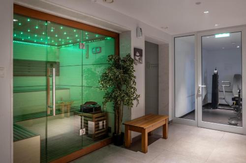 Park Beach Hotel - image 3
