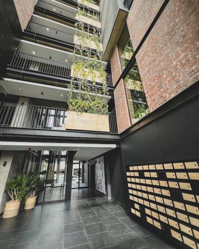 Amira at de Waterkant Signature