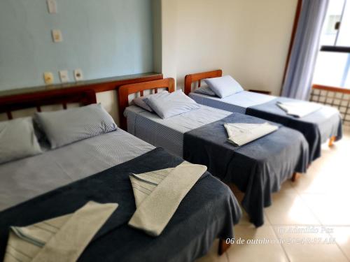 1 double bed, 2 twin beds