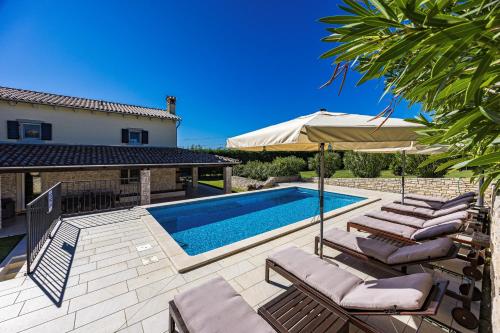 المنظر الخارجي, Charming Villa Antoana for families and kids in Labin - Rabac with kids playground & private pool in Topid