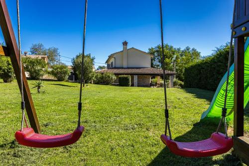 المرافق, Charming Villa Antoana for families and kids in Labin - Rabac with kids playground & private pool in Topid